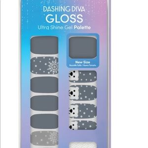 Dashing diva Christmas gel nails